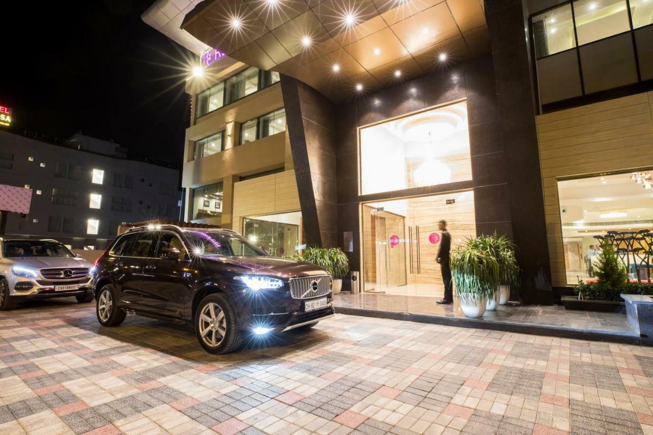 Regenta Central Cassia Zirakpur Chandigarh Exterior photo